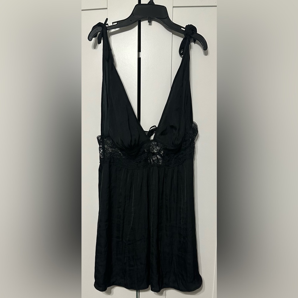 Elegant Black Lace Nightgown